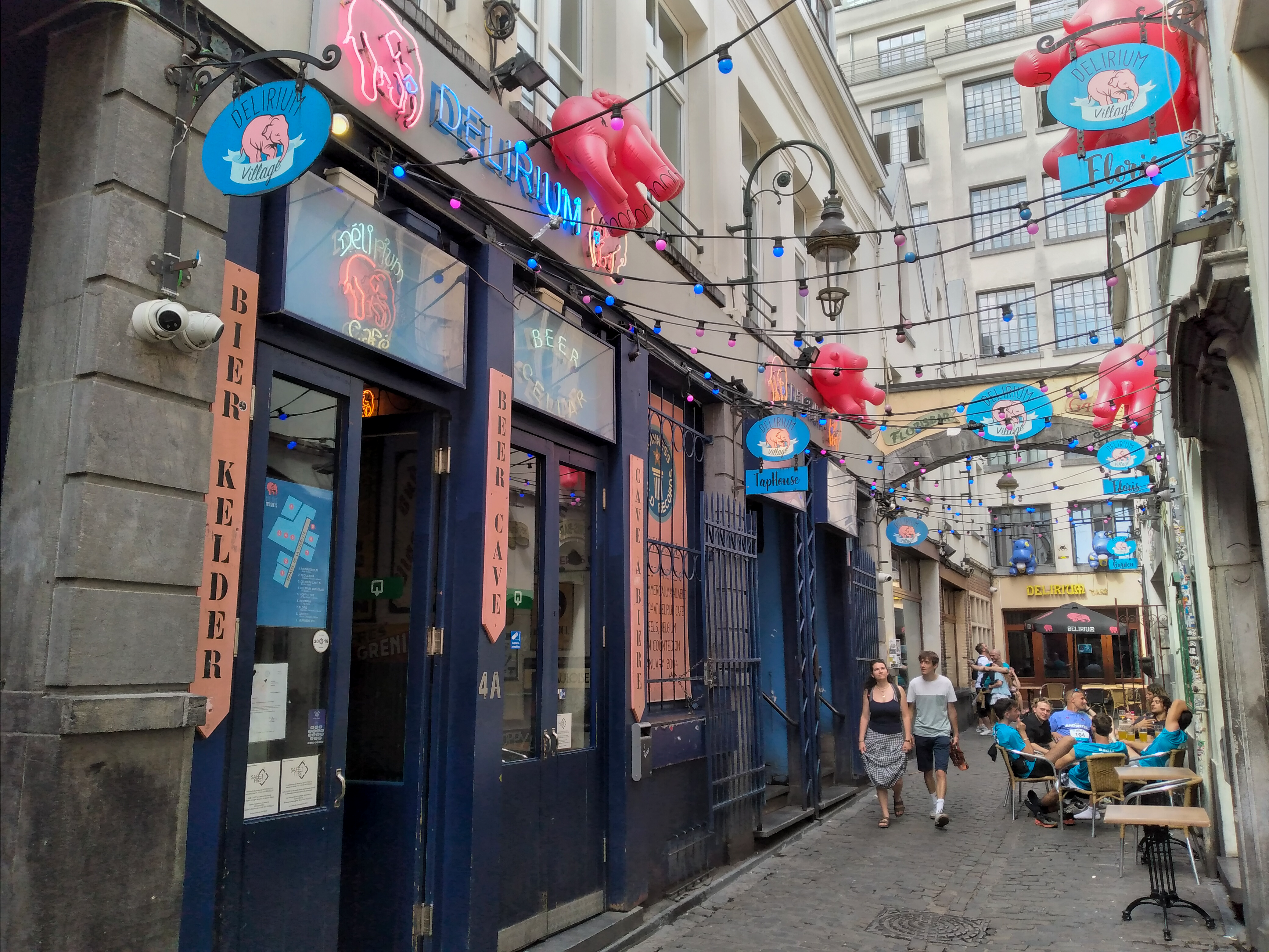 L'impasse de la Fidélité et le Delirium Café