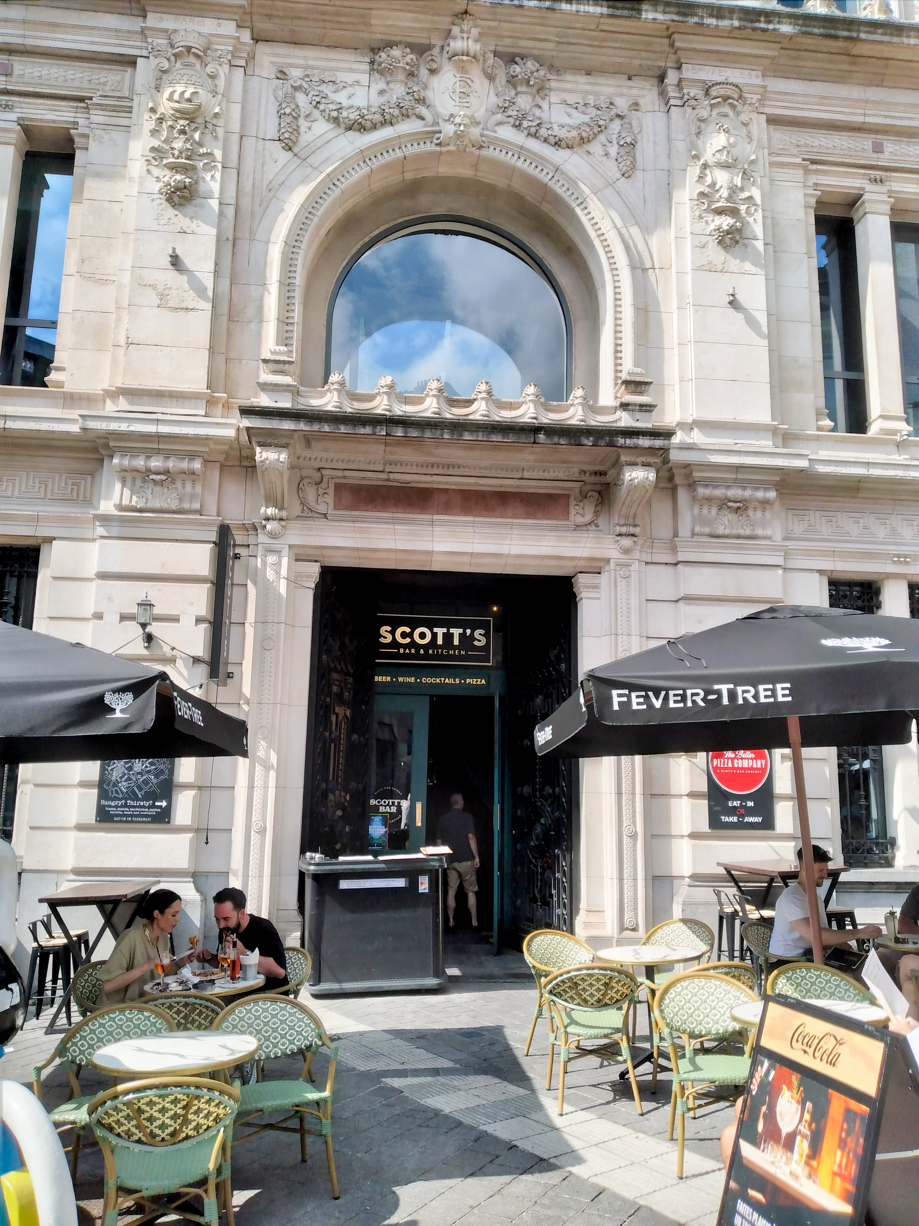 La façade du Scott's Bar et Kitchen