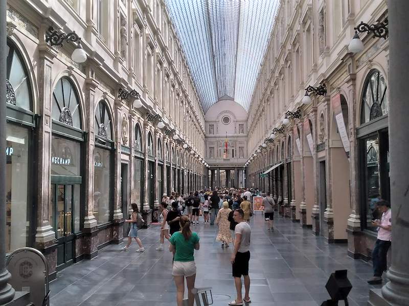 L'intérieur des Galeries Royales Saint-Hubert
