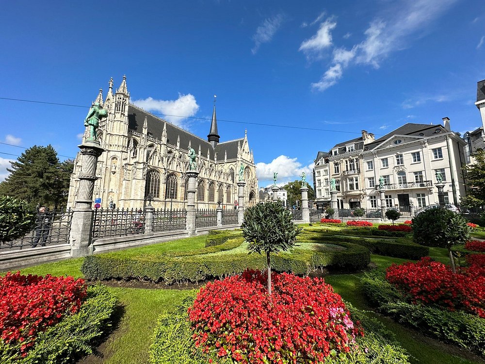Le Jardin du Petit Sablon et l'église Notre-Dame du Sablon
