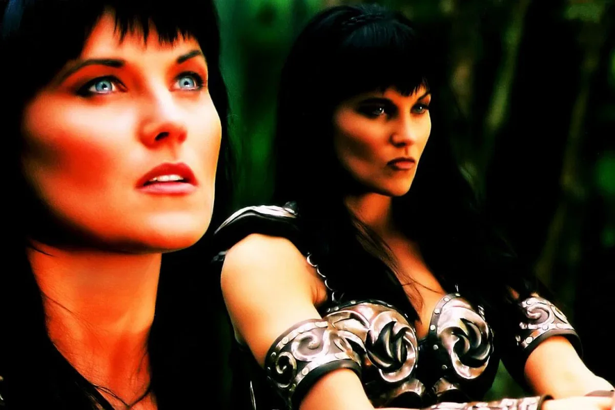 Deux regards de Xena, dans la forêt