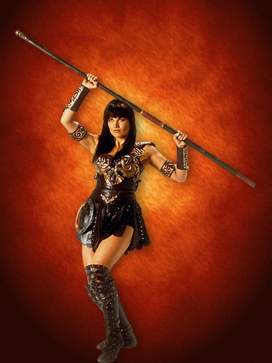 Xena, son bâton levé