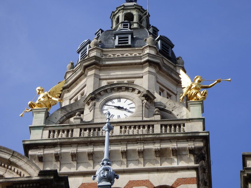 Hôtel de ville vu du parc